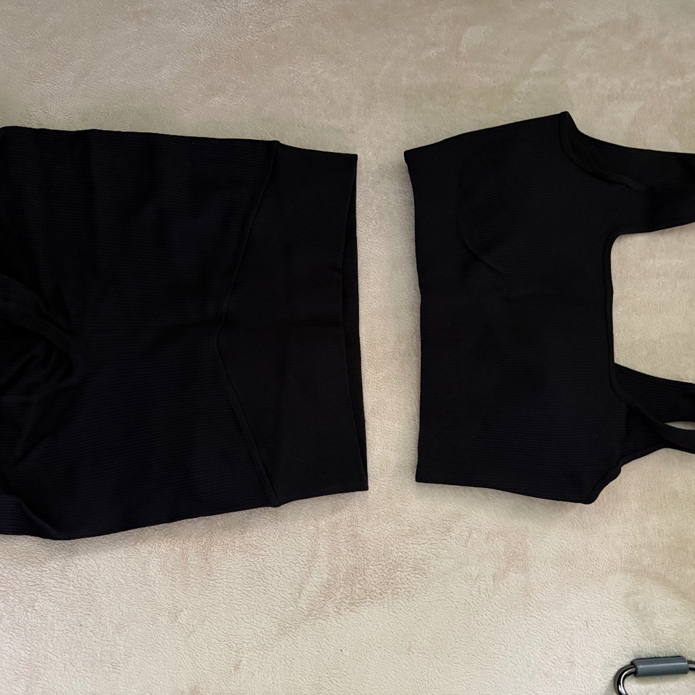 Two piece black women's athletic set